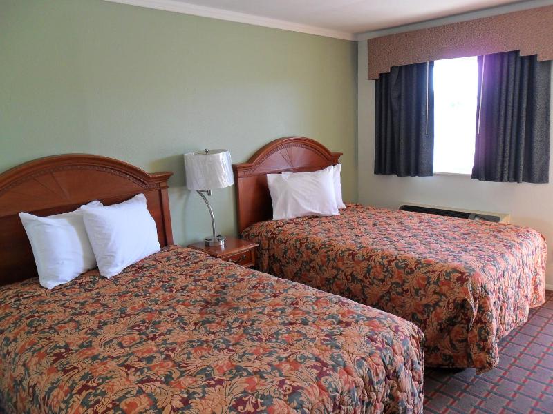 Double Room with Two Double Beds - Smoking image 4