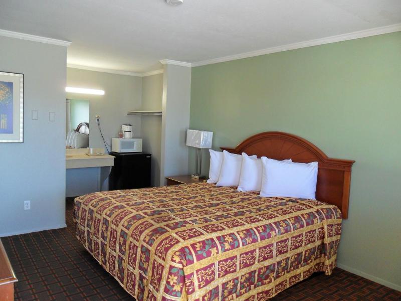 Deluxe King Room image 4