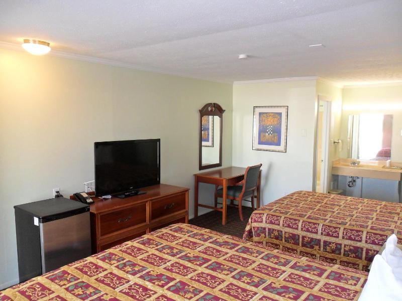 Double or Twin Room image 3