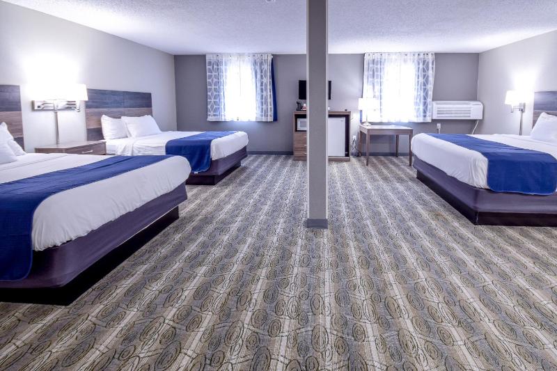 Studio Suite with One King and Two Queen Beds - Non-Smoking image 3