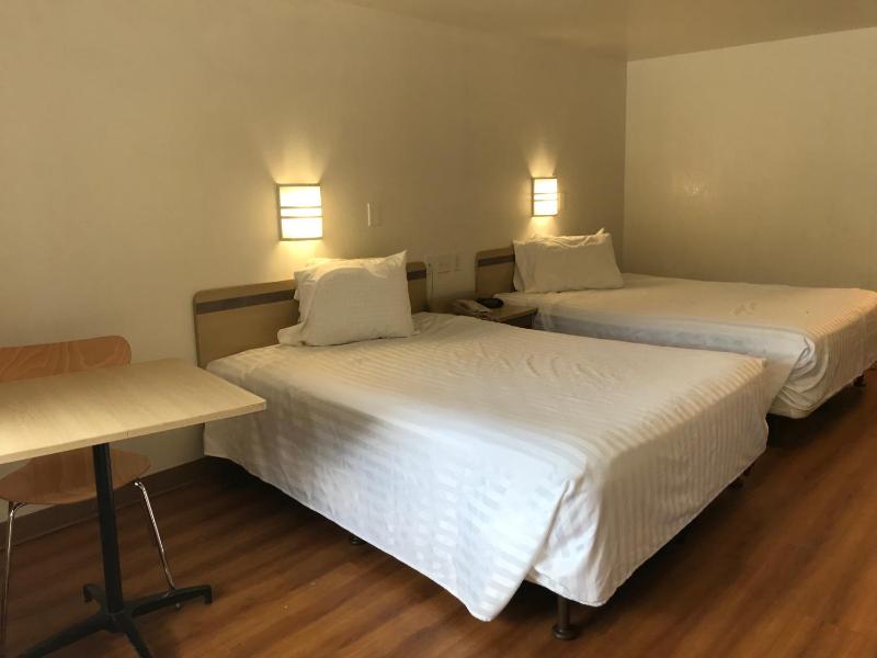 Double Room - MobilityAccess/Non-Smoking image 2