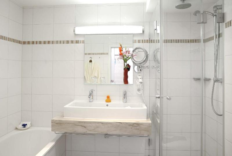 Superior Double Room image 3