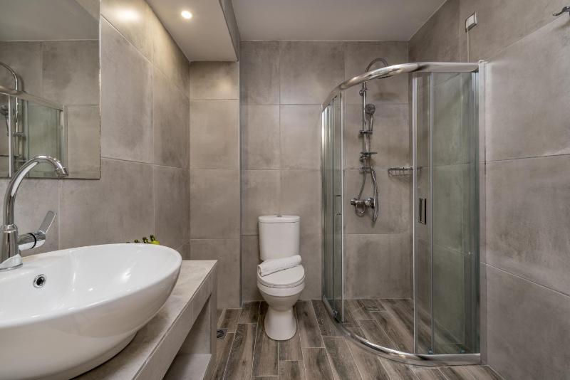 Superior Double or Twin Room with Sea View image 2