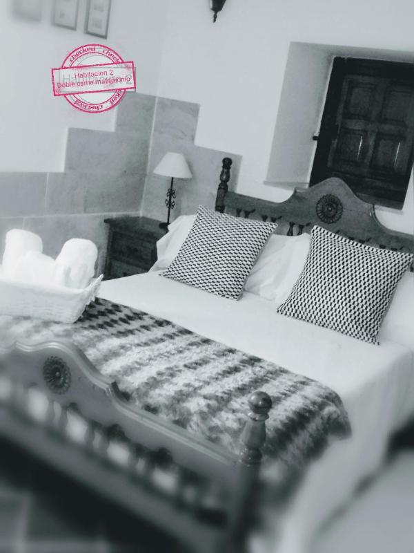 Double or Twin Room with Private Bathroom image 2
