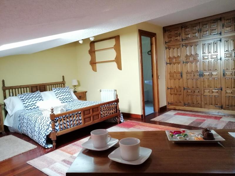 Double or Twin Room with Private Bathroom image 1