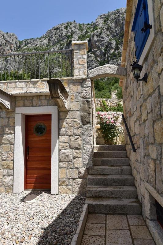 Villa Pina in Makarska private pool - image 7