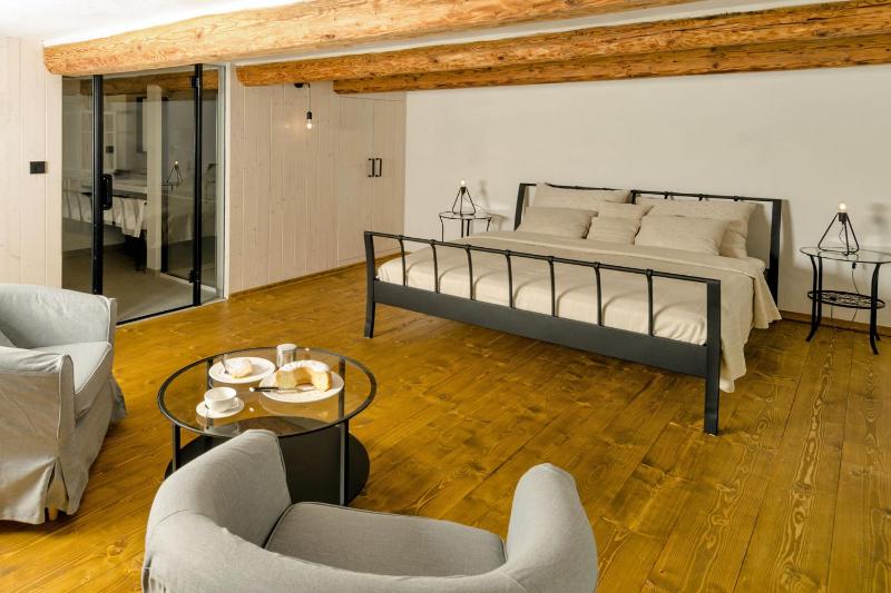 Standard Quadruple Room image 4
