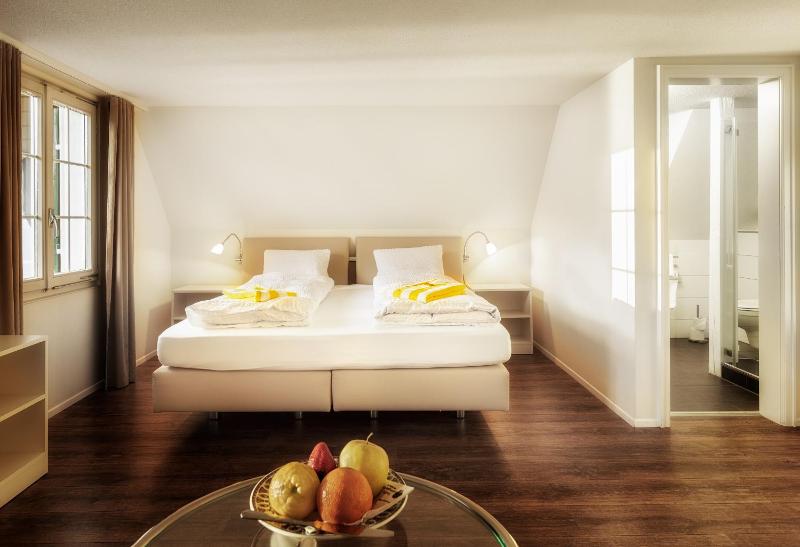 Double Room with Mountain View image 3
