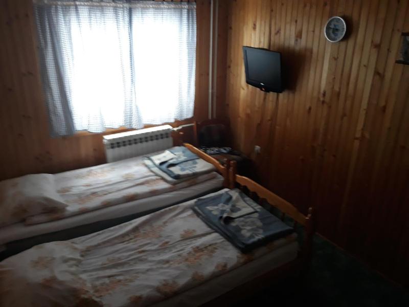 Twin Room image 3