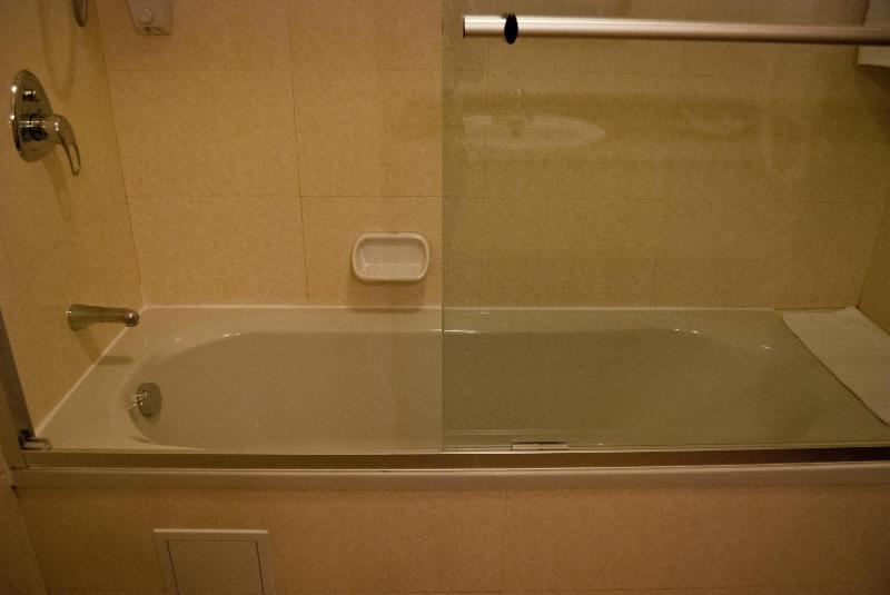 Twin Room image 2