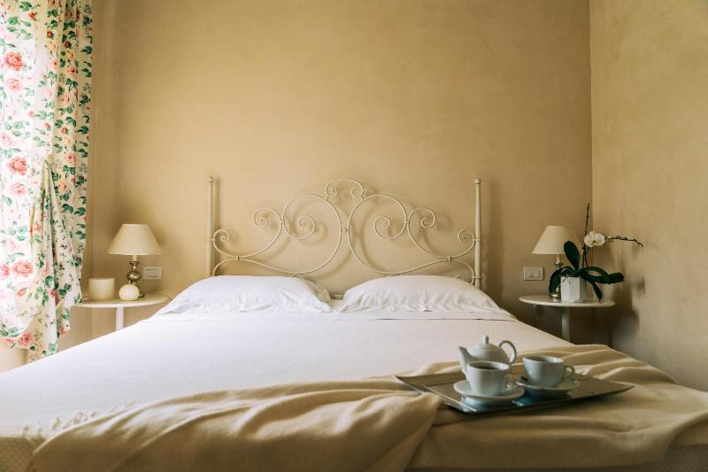 Deluxe Double Room image 4