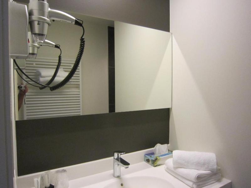 Single Room image 4