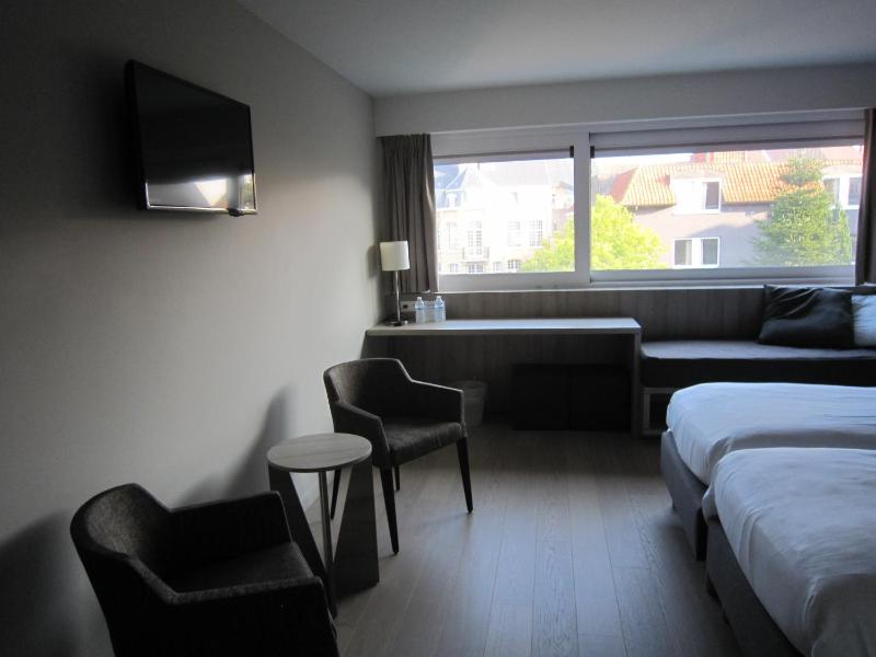 Twin Room image 4