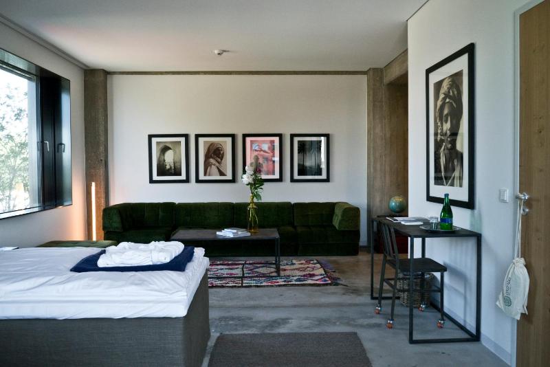 Superior Twin Room image 3