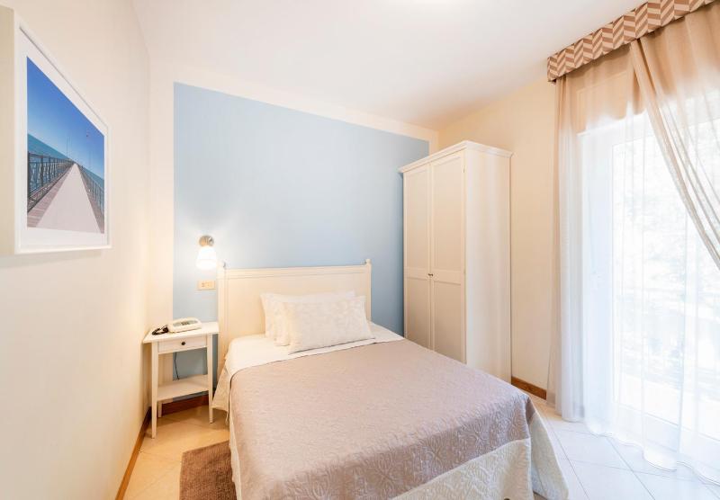 Single Room image 2