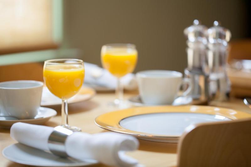 Superior Twin Room image 3