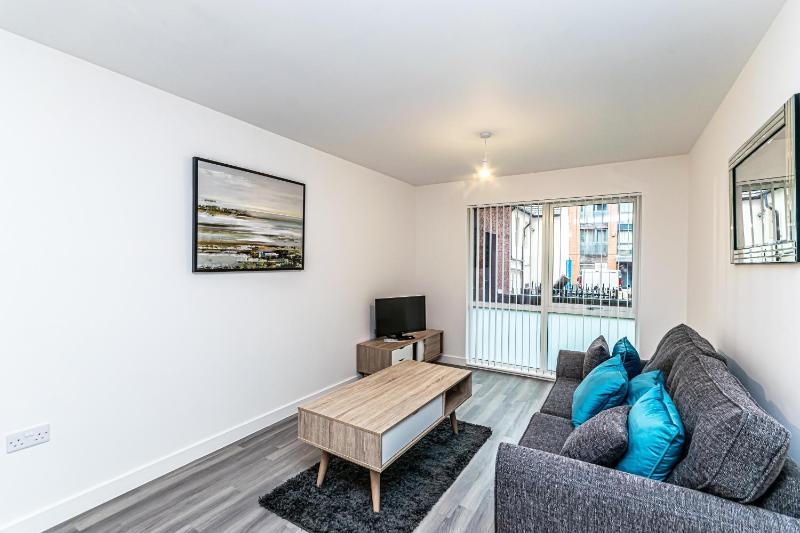 One-Bedroom Apartment image 4