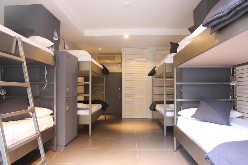 Single bed in 16-Bed Superior Dormitory Room image 3