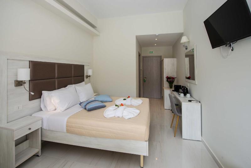 Deluxe Double Room image 1