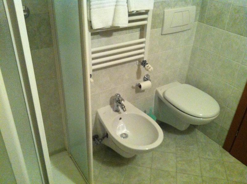 Double or Twin Room image 3