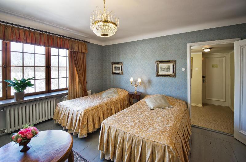Superior Twin Room image 4