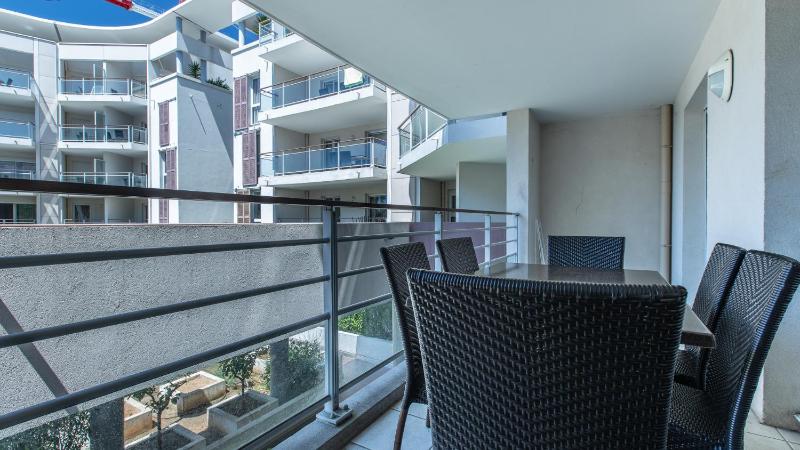 Two-Bedroom Apartment (6 Adults) Disability Access image 4