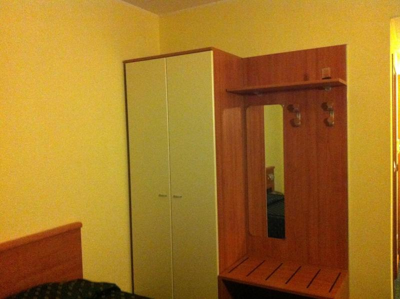 Single Room with Bathroom image 4