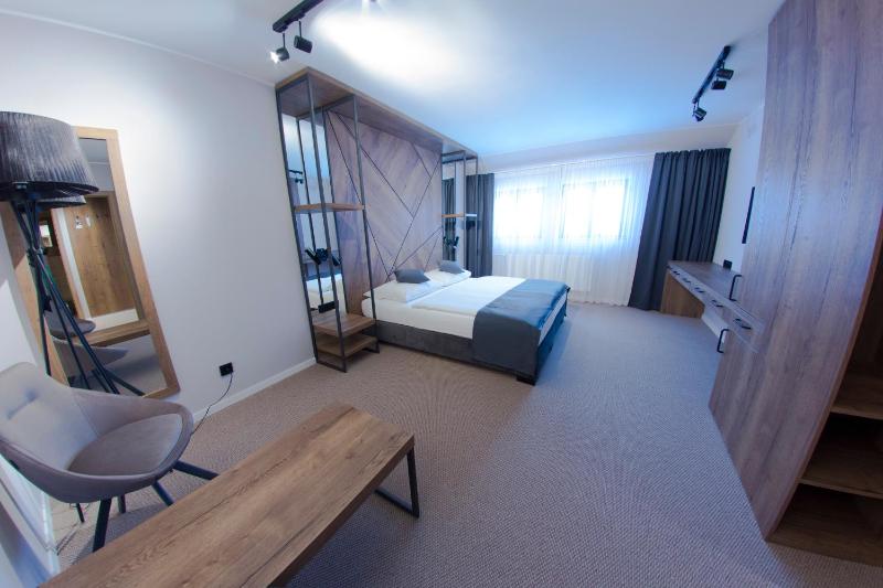  Superior Family Room image 3