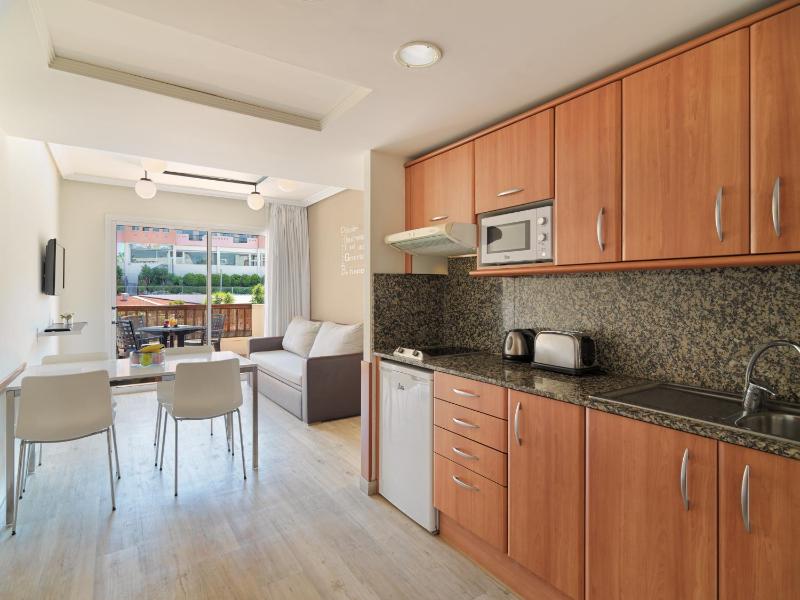 Two-Bedroom Apartment (2 Adults + 2 Children up to 10 years old) image 1