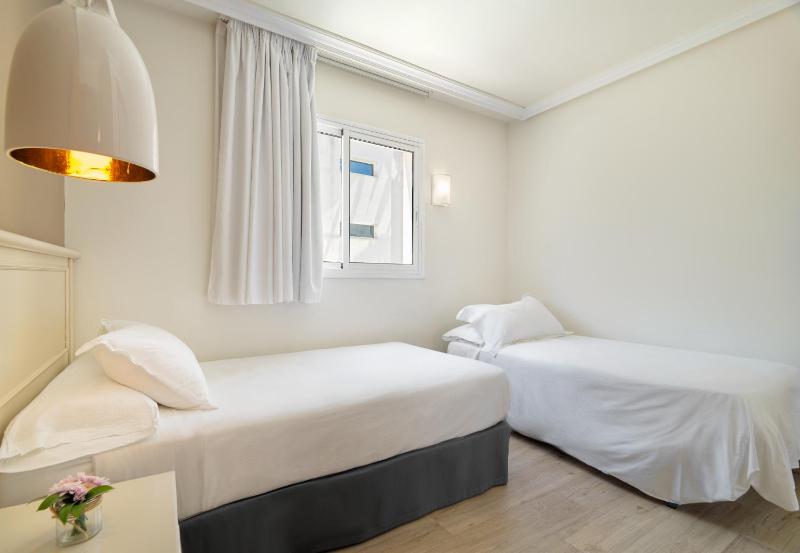 Two-Bedroom Apartment (2 Adults + 2 Children up to 10 years old) image 4