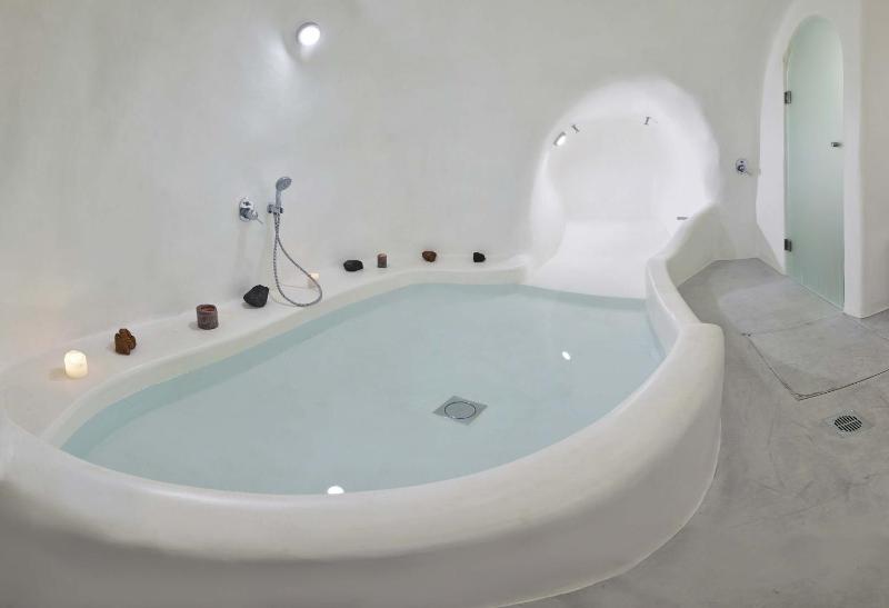 Cave Suite Oia - image 17