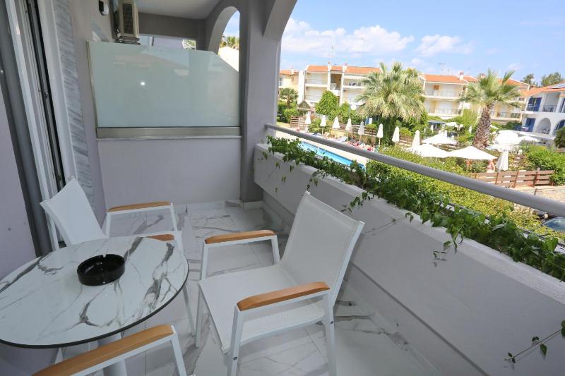 Luxury Triple Room image 1