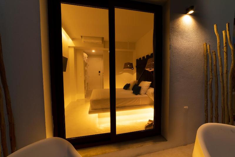 Deluxe Room with Terrace image 1