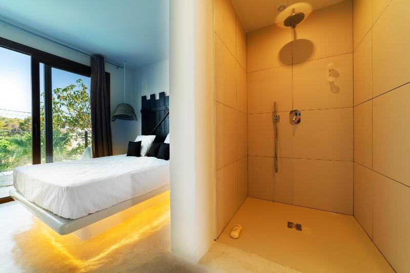 Deluxe Room with Terrace image 4