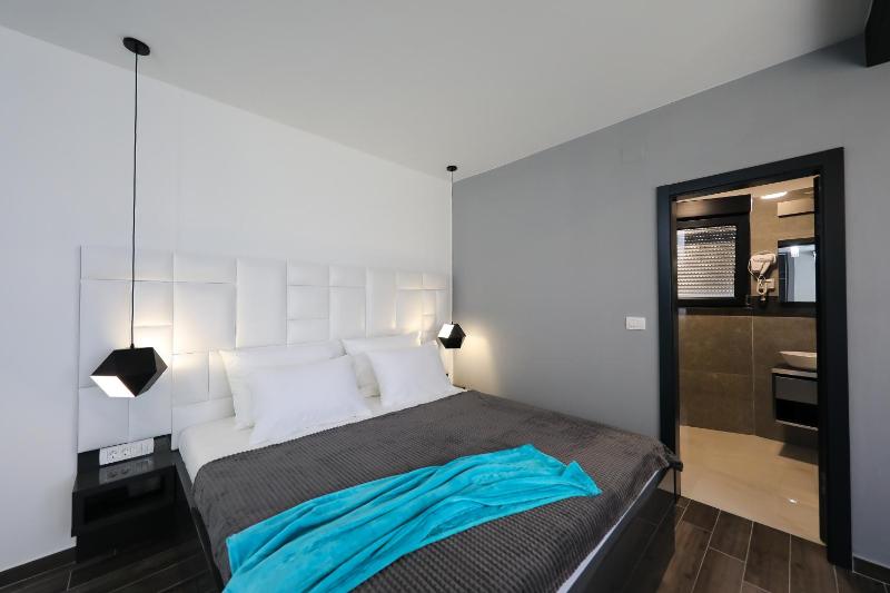 Superior Double Room image 4