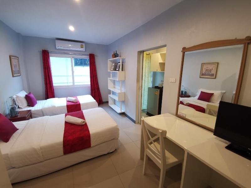 Standard Twin Room image 2