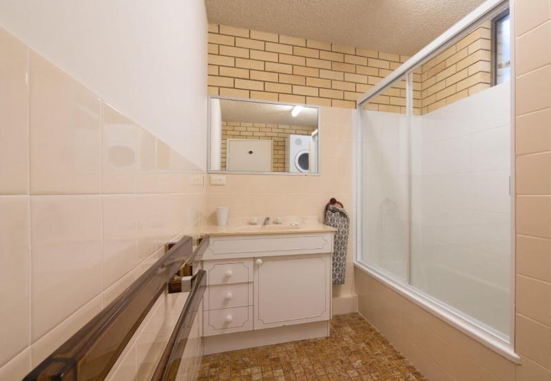 Golden Shores Unit 3 21 Landsborough Parade - image 7