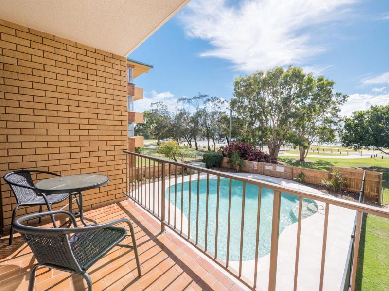 Golden Shores Unit 3 21 Landsborough Parade - image 6
