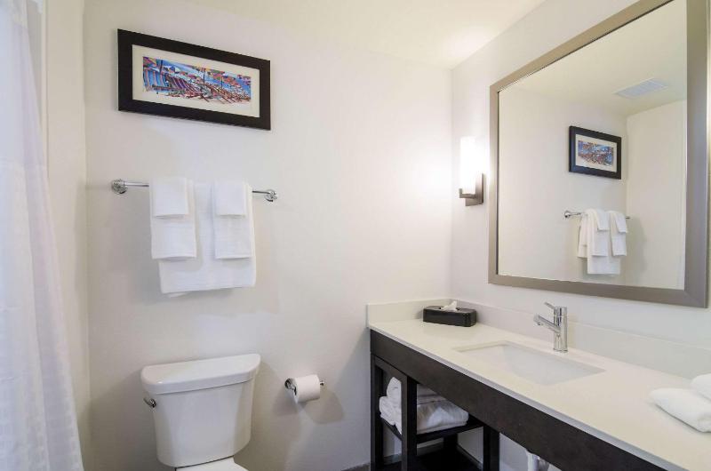 Queen Suite image 3