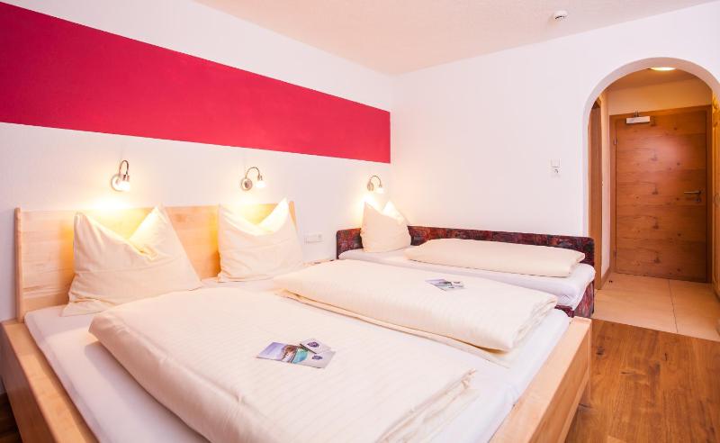 Deluxe Double Room with Balcony image 1