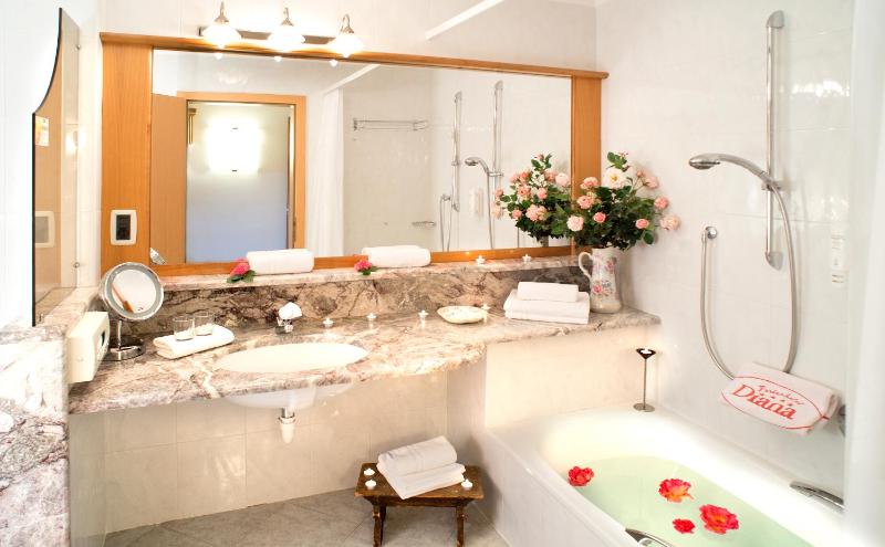 Deluxe Double Room image 2