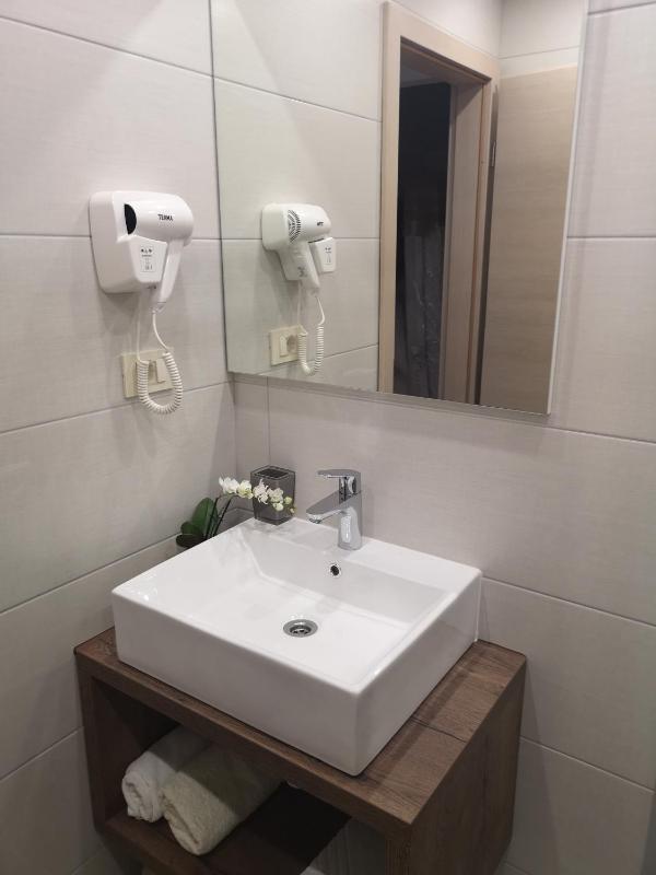 Double Room image 4