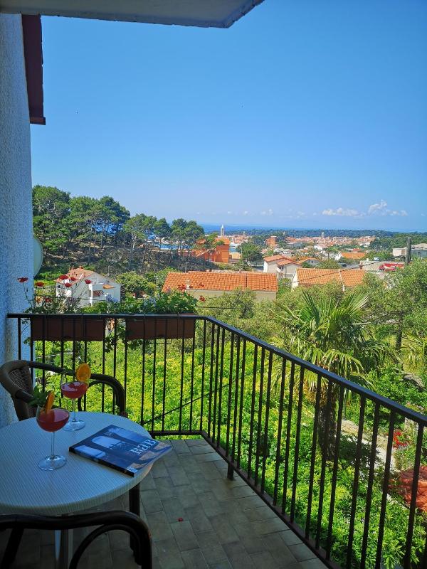 Triple Room with Balcony - Attic image 4