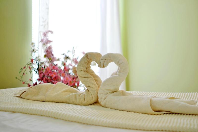 One-Bedroom Apartment image 3