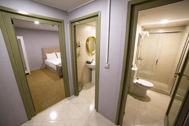 Economy Double Room image 4