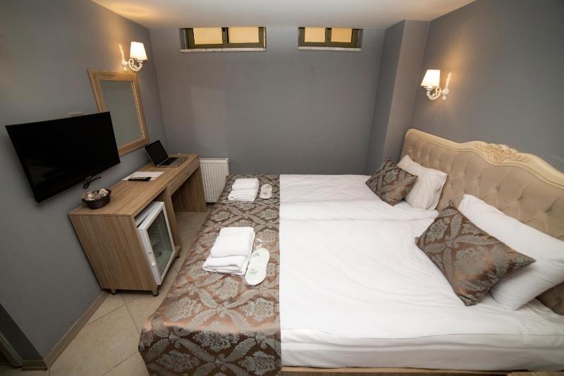 Economy Double Room image 2