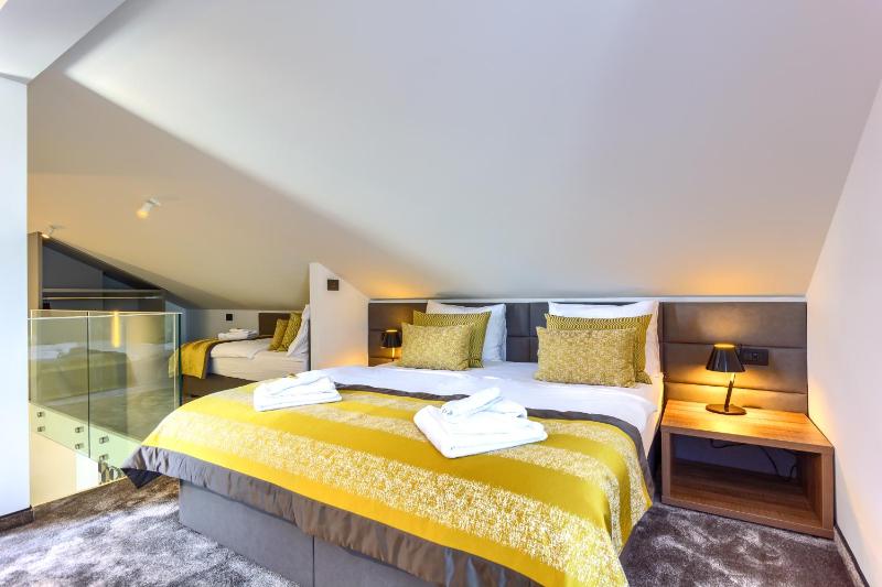 Deluxe Suite with Terrace and Hot Tub image 3