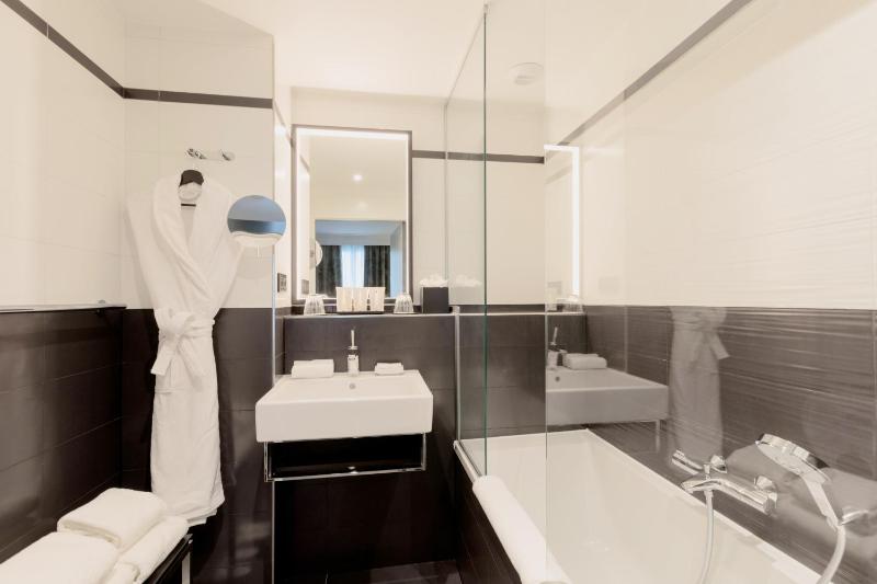 Superior Double Room image 3