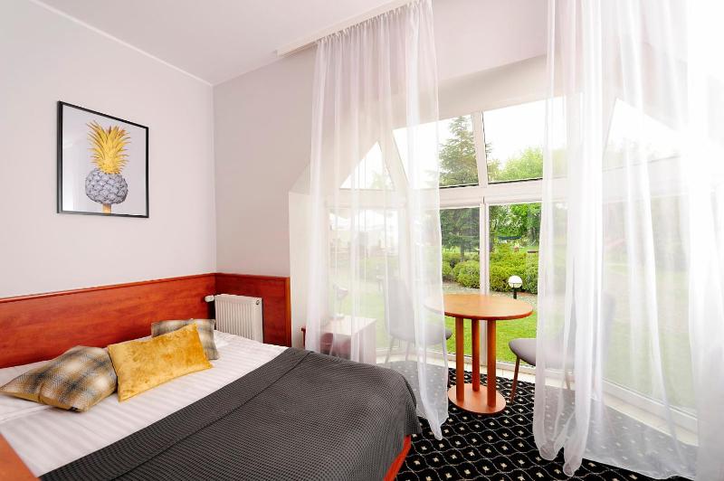 Double Room image 3
