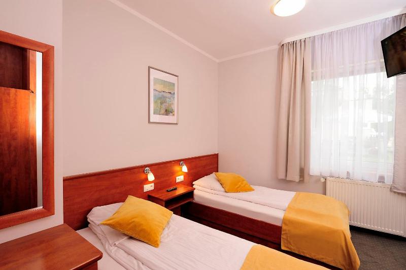 Twin Room image 1